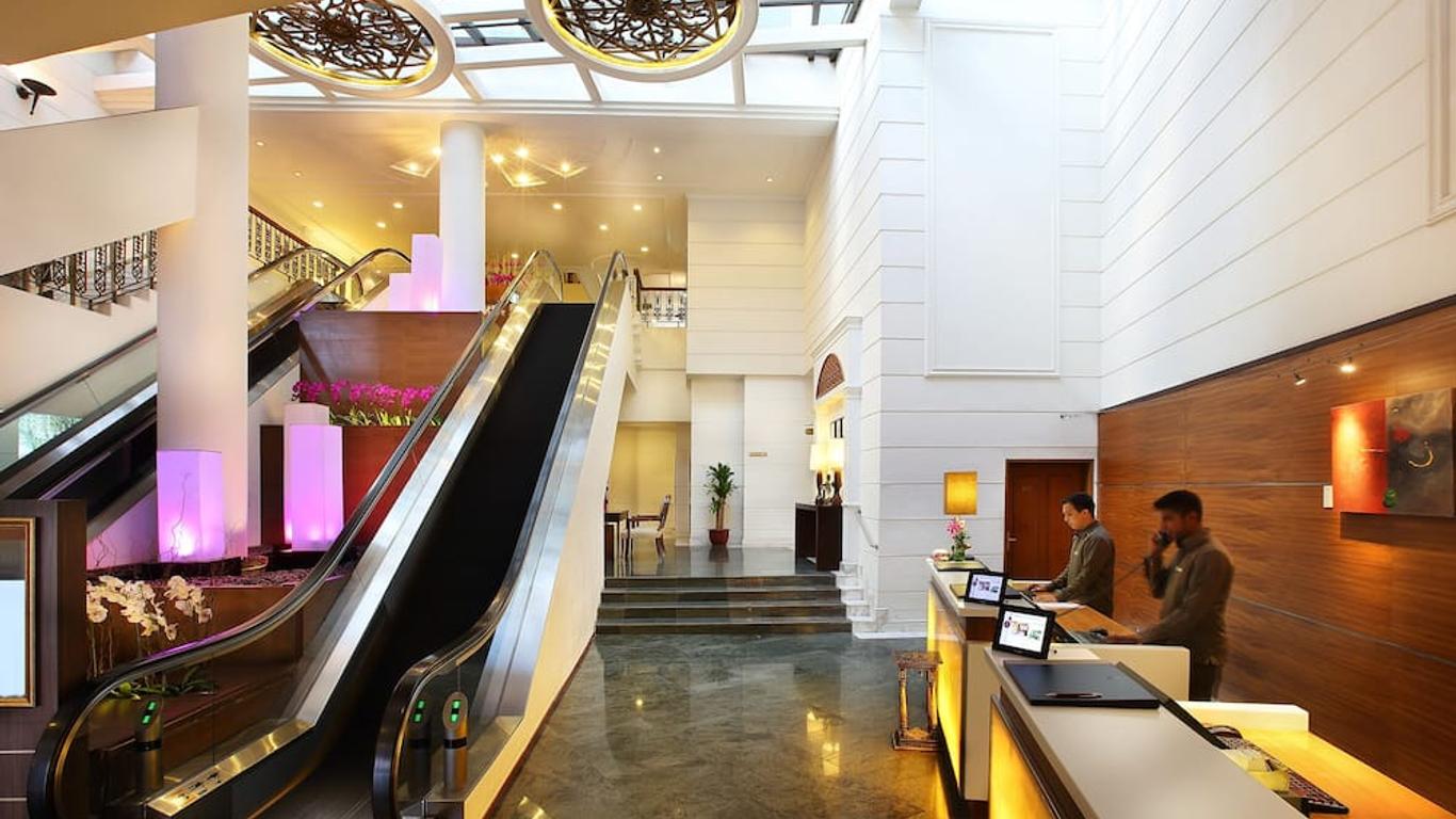 โรงแรมวิลเลจ อัลเบิร์ต คอร์ท บาย ฟาร์อีสต์ ฮอสปิทาลิตี้ (SG Clean (สิงคโปร์))