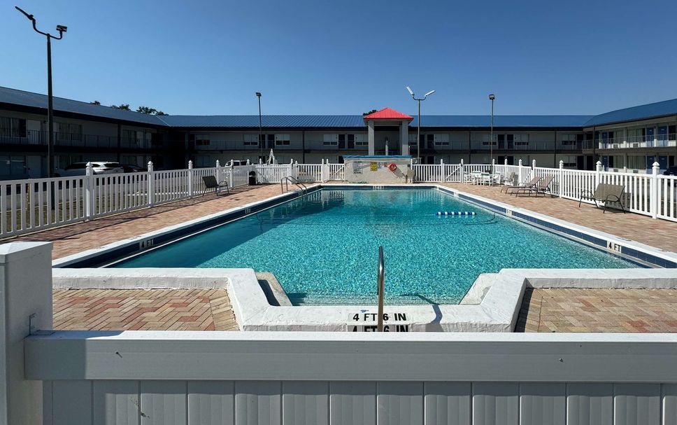 สระว่ายน้ำ รูปภาพ