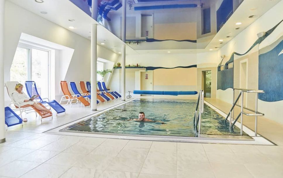 สระว่ายน้ำ รูปภาพ