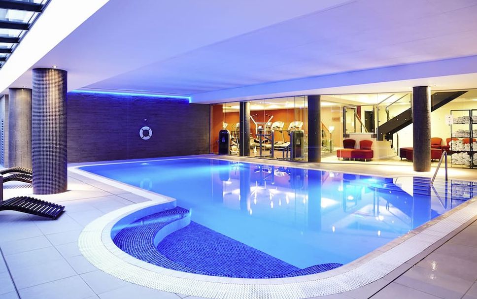 สระว่ายน้ำ รูปภาพ