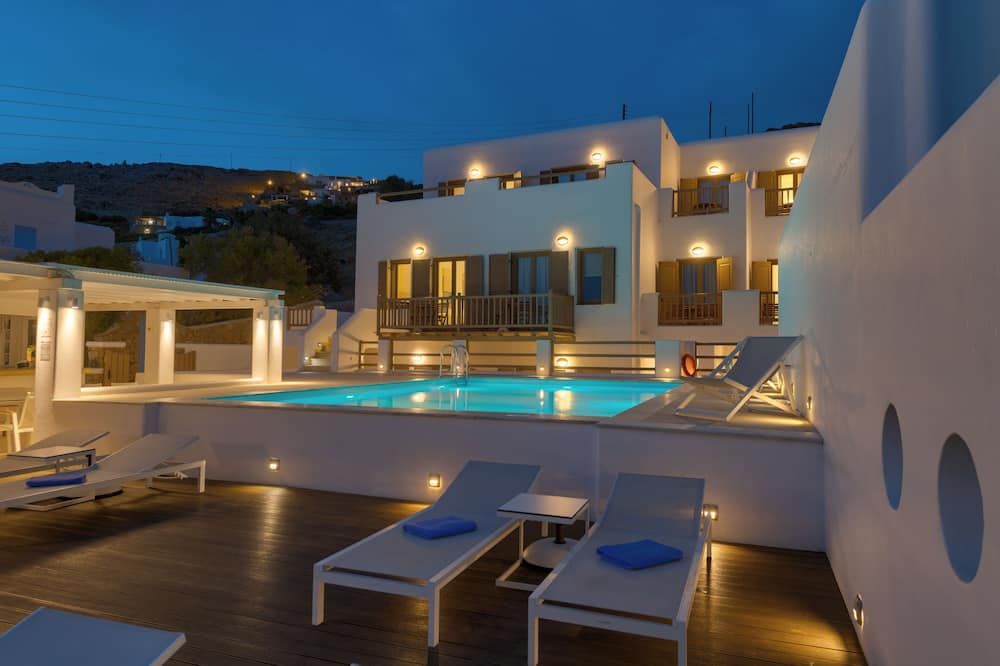 สระว่ายน้ำ