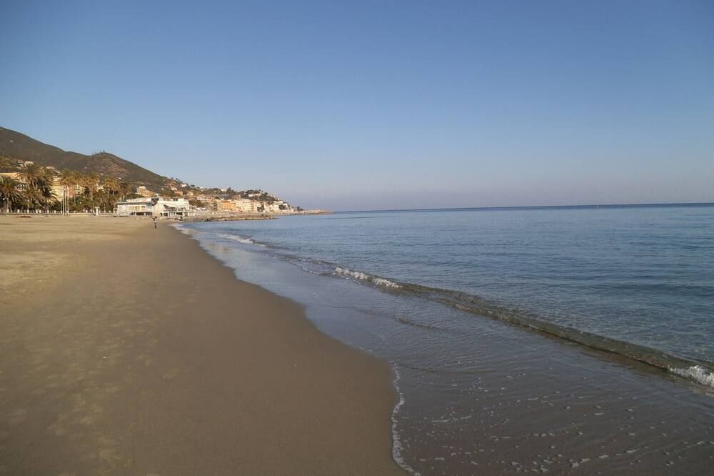 ชายหาด