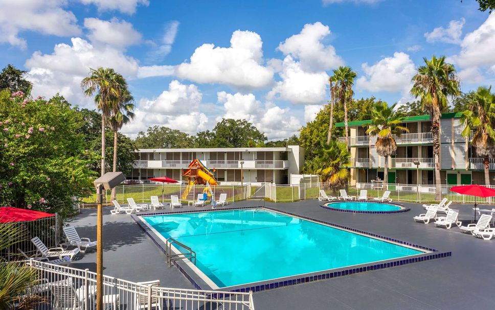 สระว่ายน้ำ รูปภาพ