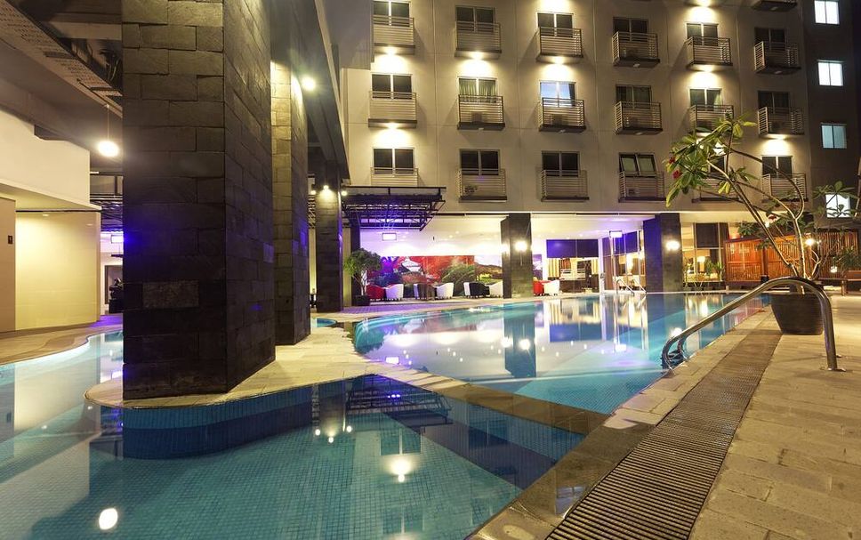 สระว่ายน้ำ รูปภาพ