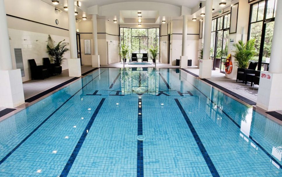 สระว่ายน้ำ รูปภาพ