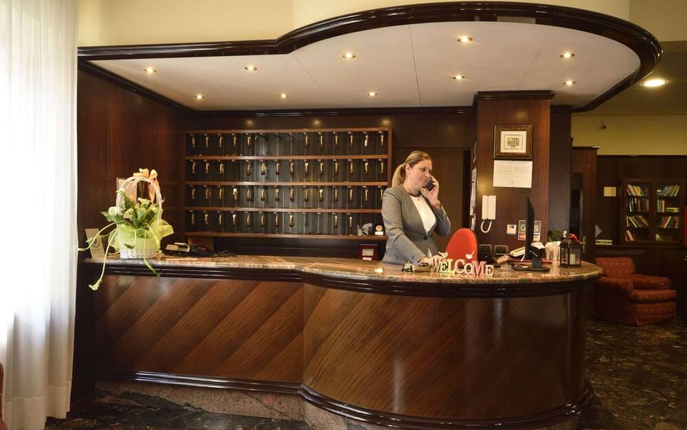 แผนกต้อนรับส่วนหน้า รูปภาพ