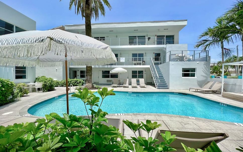 สระว่ายน้ำ รูปภาพ