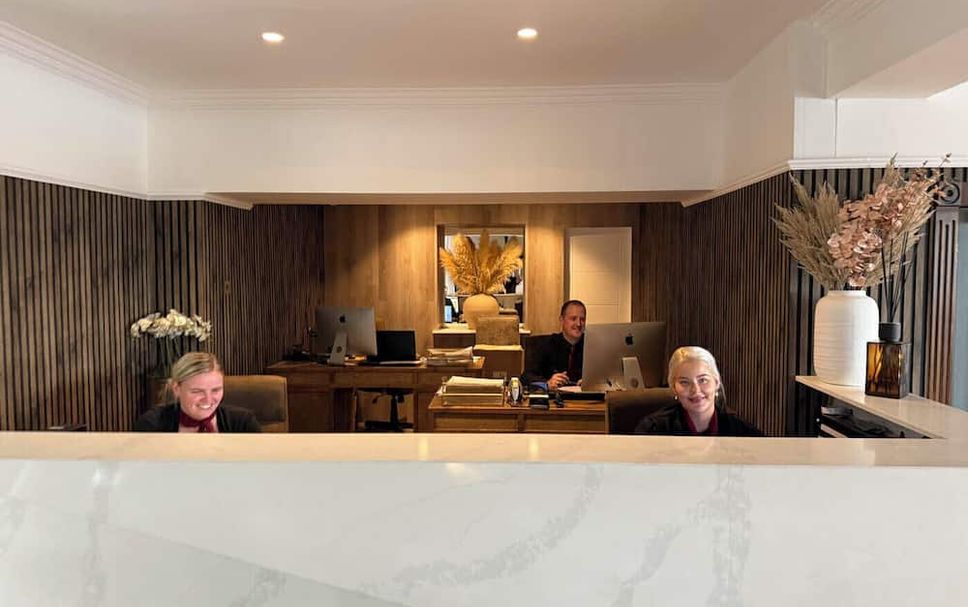 แผนกต้อนรับส่วนหน้า รูปภาพ