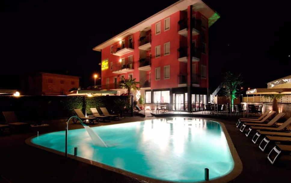 สระว่ายน้ำ รูปภาพ