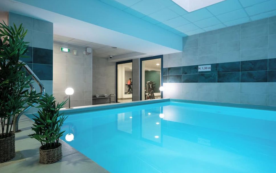 สระว่ายน้ำ รูปภาพ