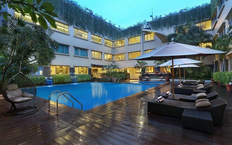 สระว่ายน้ำ รูปภาพ