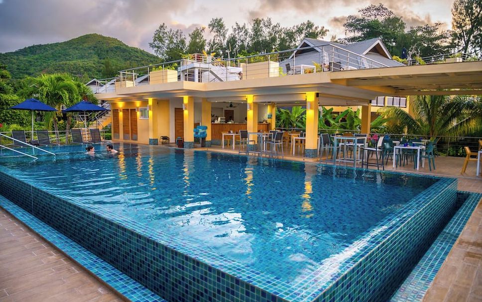 สระว่ายน้ำ รูปภาพ