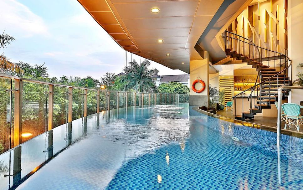 สระว่ายน้ำ รูปภาพ