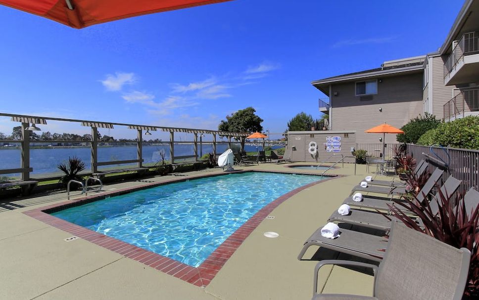 สระว่ายน้ำ รูปภาพ