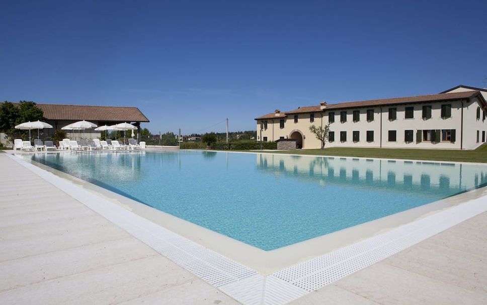 สระว่ายน้ำ รูปภาพ