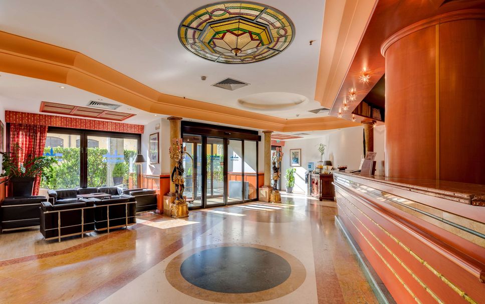 แผนกต้อนรับส่วนหน้า รูปภาพ