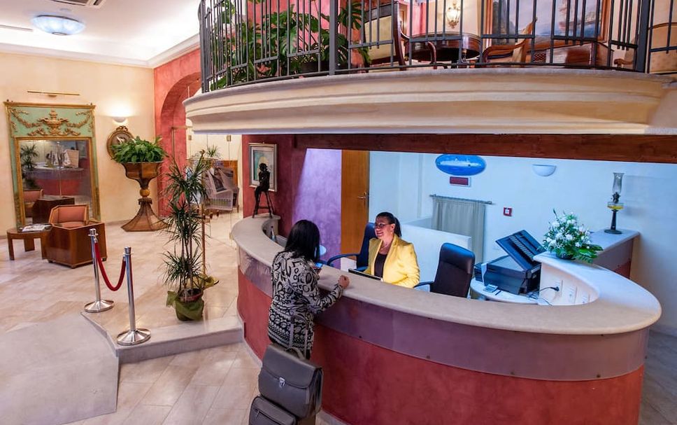 แผนกต้อนรับส่วนหน้า รูปภาพ