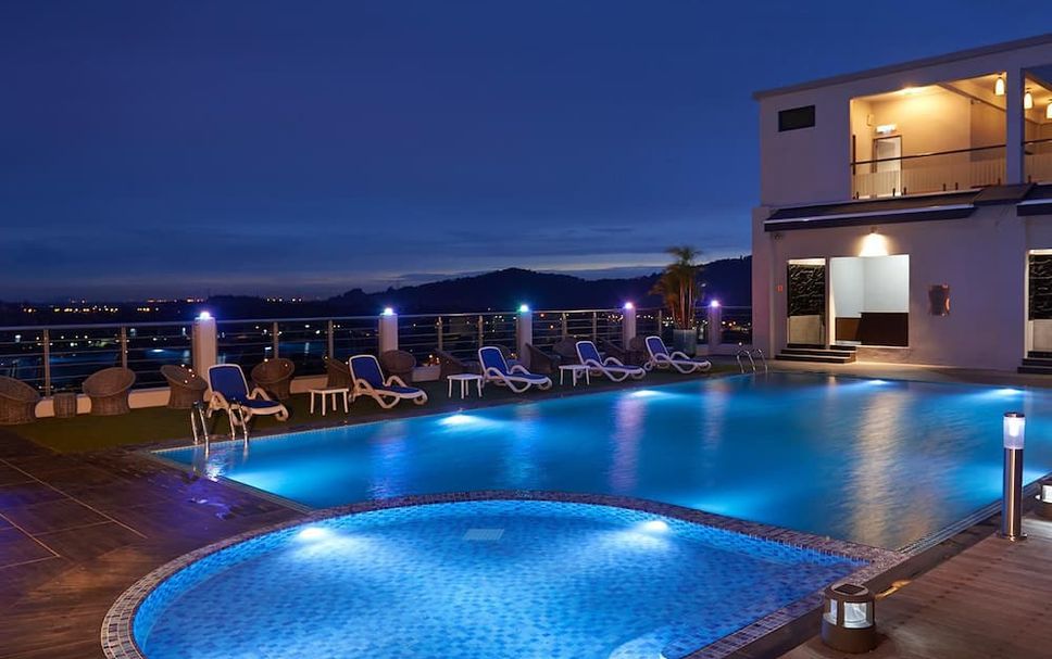 สระว่ายน้ำ รูปภาพ