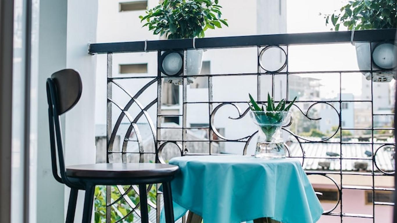 Green Balcony Hostel & Coffee