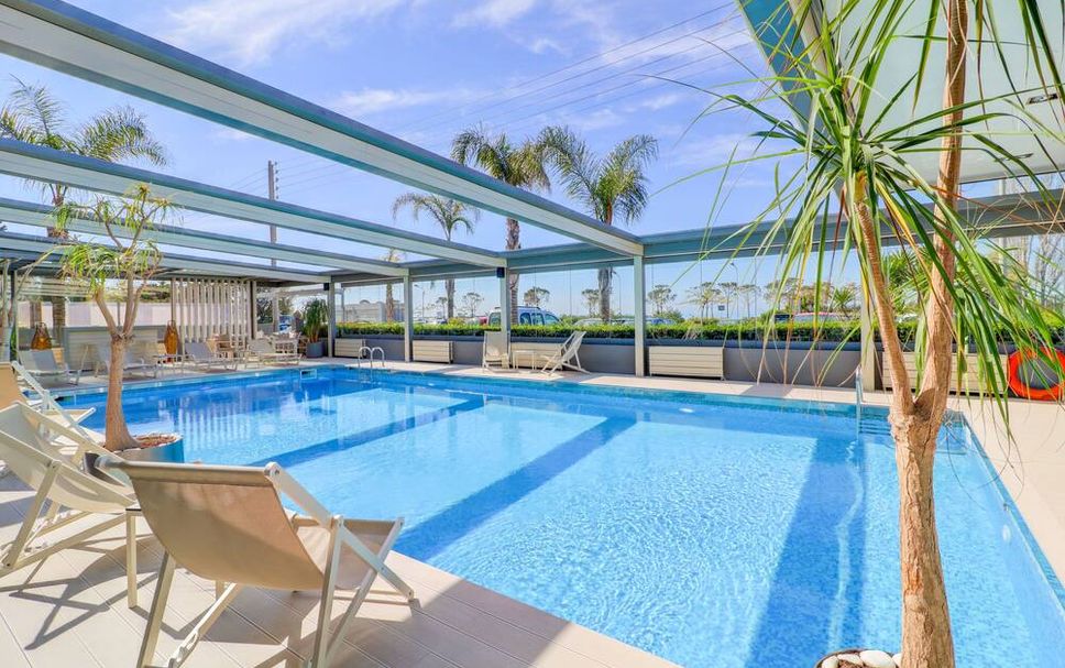 สระว่ายน้ำ รูปภาพ