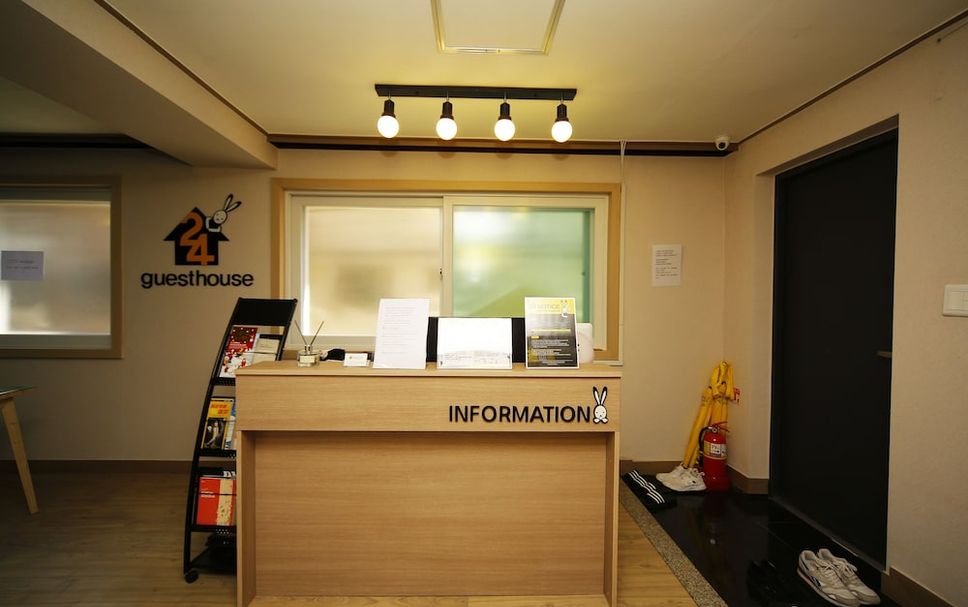 แผนกต้อนรับส่วนหน้า รูปภาพ