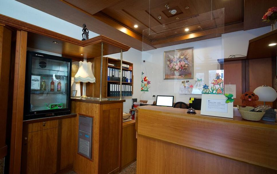 แผนกต้อนรับส่วนหน้า รูปภาพ