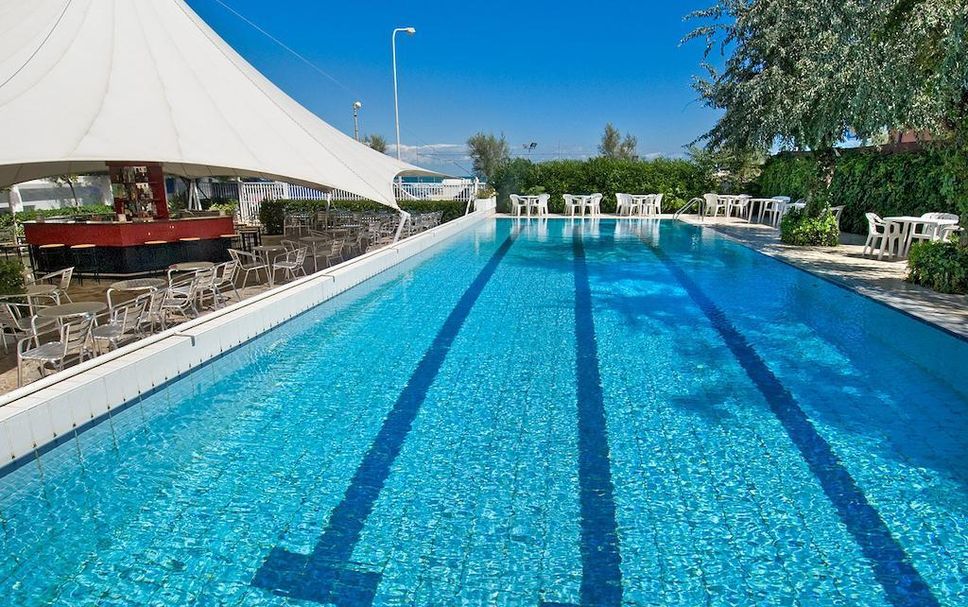 สระว่ายน้ำ รูปภาพ