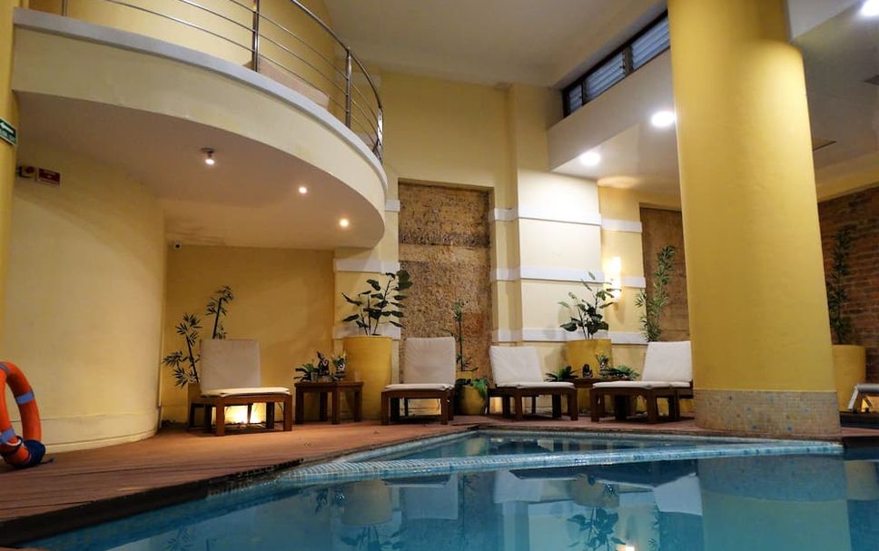 สระว่ายน้ำ รูปภาพ