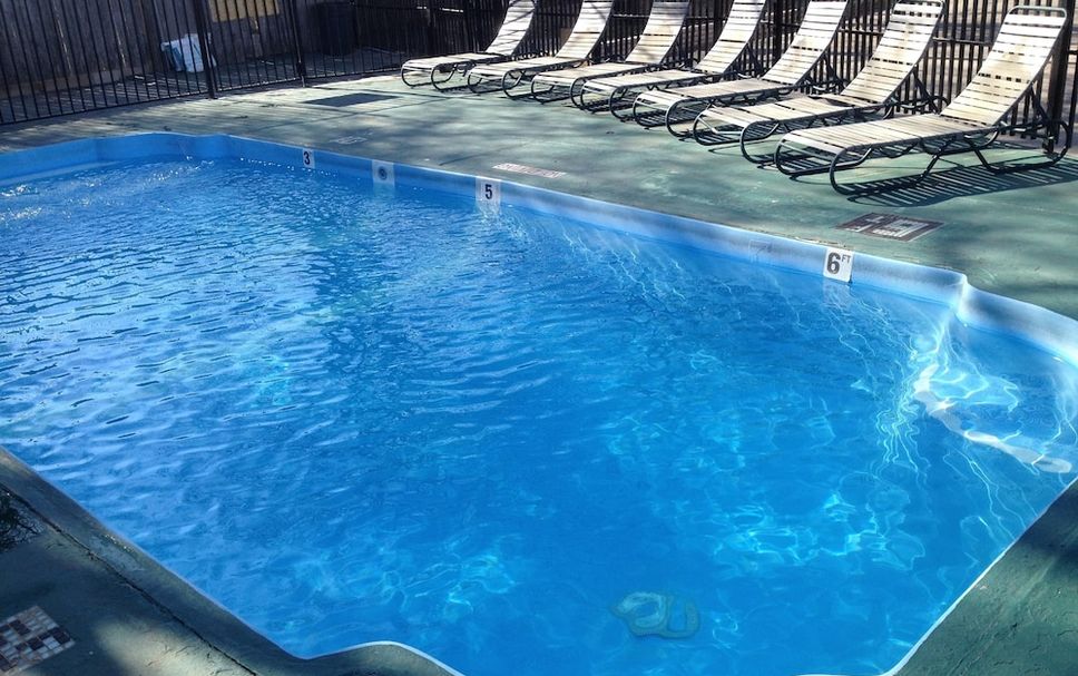 สระว่ายน้ำ รูปภาพ