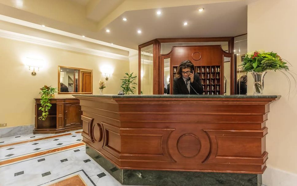 แผนกต้อนรับส่วนหน้า รูปภาพ