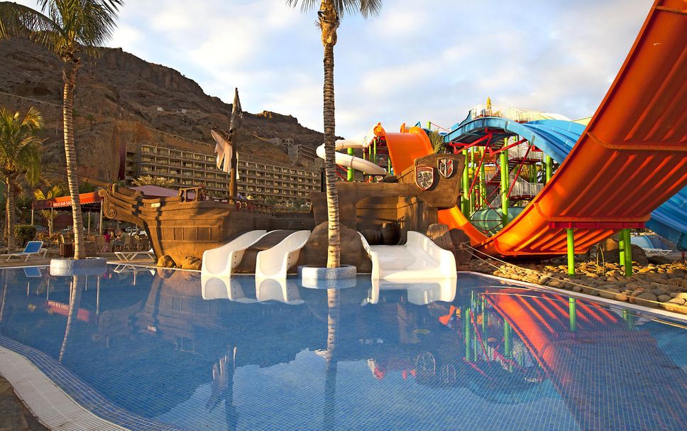 สระว่ายน้ำ รูปภาพ