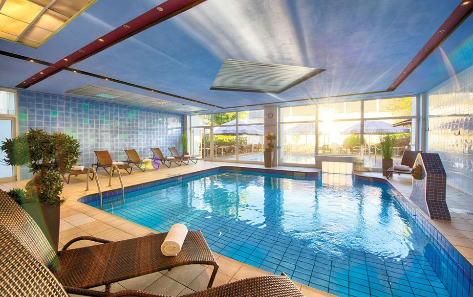 สระว่ายน้ำ รูปภาพ