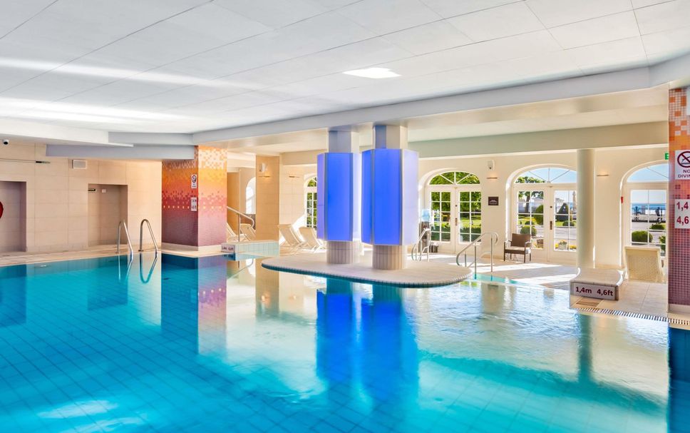 สระว่ายน้ำ รูปภาพ