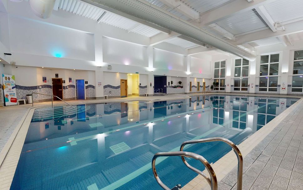 สระว่ายน้ำ รูปภาพ