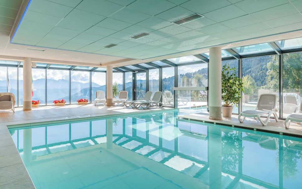 สระว่ายน้ำ รูปภาพ