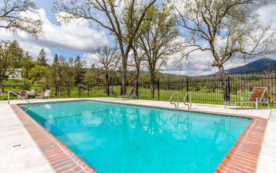 สระว่ายน้ำ รูปภาพ