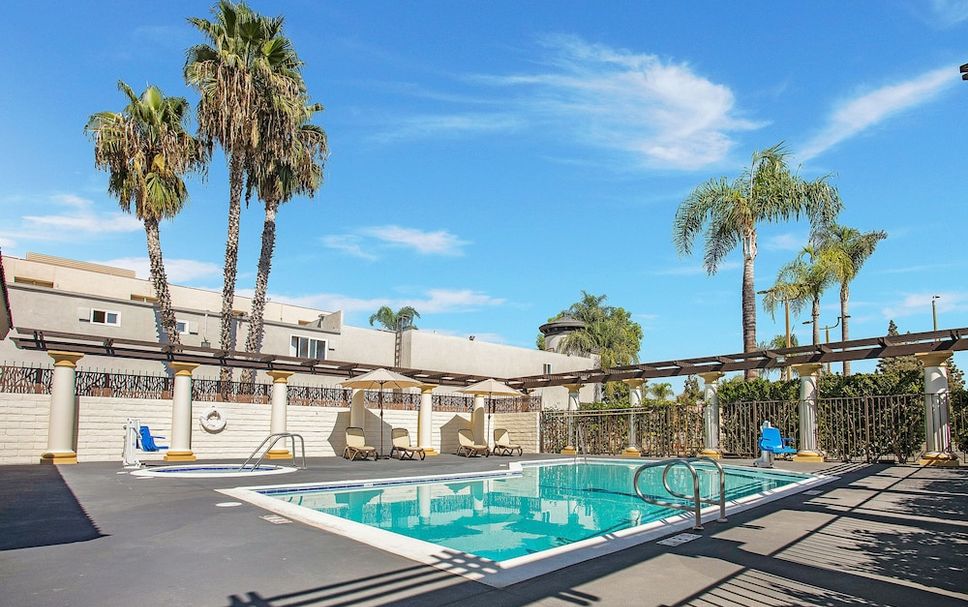 สระว่ายน้ำ รูปภาพ