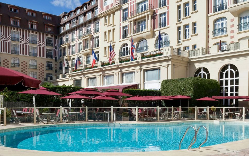 สระว่ายน้ำ รูปภาพ