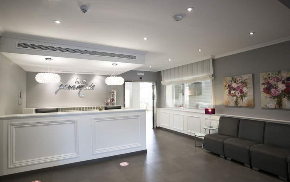 แผนกต้อนรับส่วนหน้า รูปภาพ