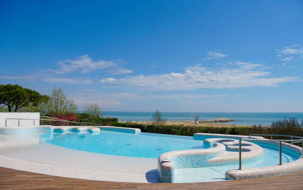 สระว่ายน้ำ รูปภาพ