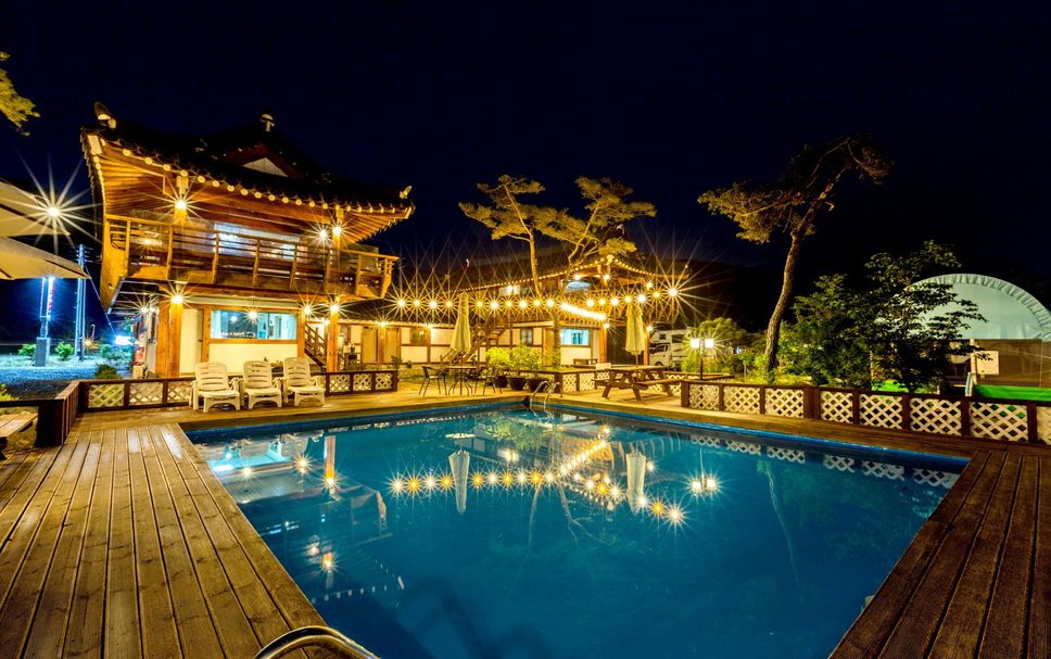 สระว่ายน้ำ รูปภาพ