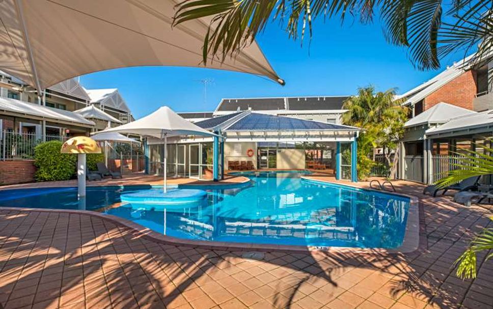 สระว่ายน้ำ รูปภาพ