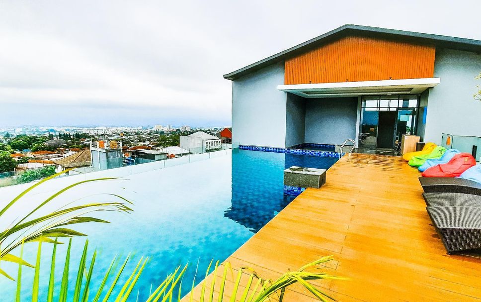 สระว่ายน้ำ รูปภาพ