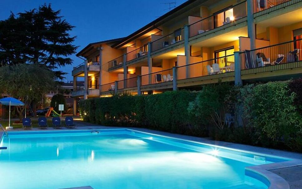 สระว่ายน้ำ รูปภาพ