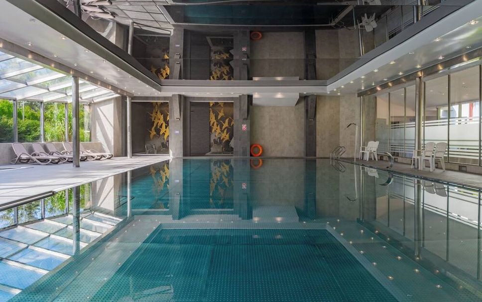 สระว่ายน้ำ รูปภาพ