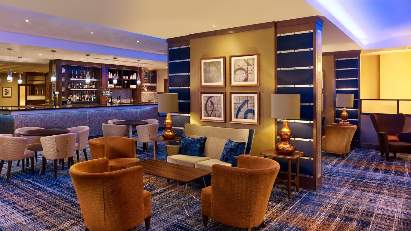 โรงแรมคราวน์พลาซ่าลอนดอน- สนามบินแกตวิก, โรงแรม ไอเอชจี