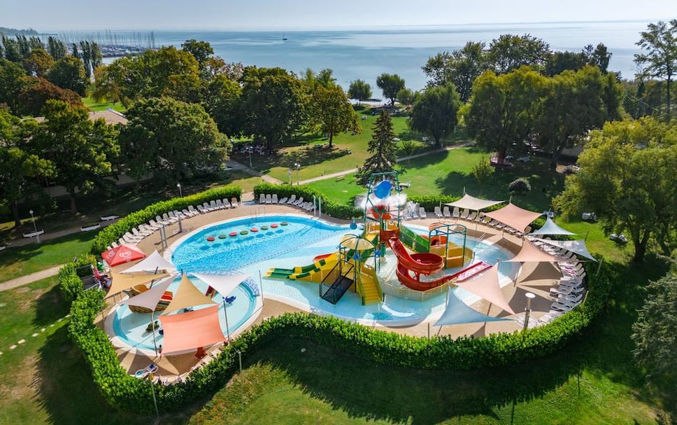 สระว่ายน้ำ รูปภาพ