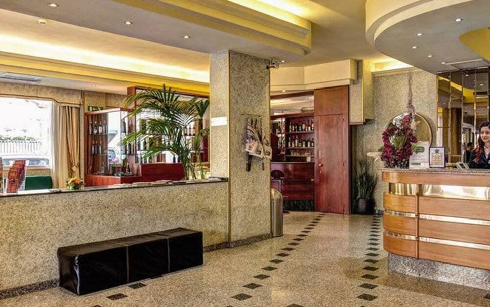 แผนกต้อนรับส่วนหน้า รูปภาพ