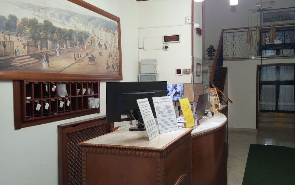 แผนกต้อนรับส่วนหน้า รูปภาพ