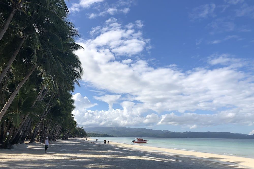 ชายหาด
